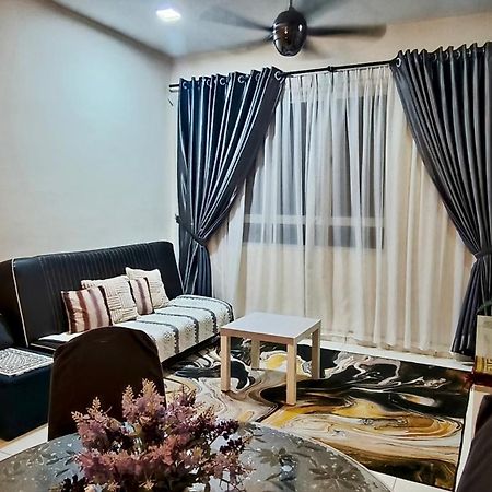 Leezahomestay Байан-Лепас Екстер'єр фото